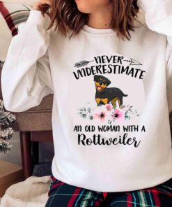 Never Underestimate An Old Woman With A Rottweiler Dog Graphic shirt Sweater shirt